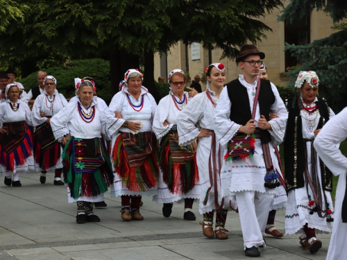 FOTO: Na Šćitu održana 5. kulturno-vjerska baština Hrvata BiH pod geslom ''Vratimo nadu zavičaju''
