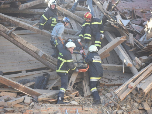 Veliki fotoizvještaj iz Petrinje: U samom centru gotovo nema zgrade koja nije razrušena