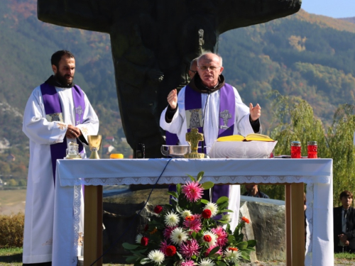 FOTO: Na Šćitu obilježen Dan sjećanja na ramske žrtve