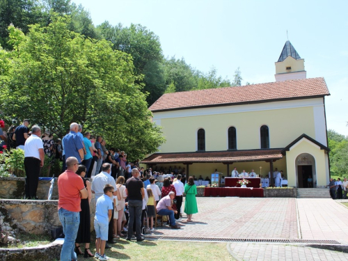 FOTO: Na Uzdolu svečano proslavljen sv. Ivo