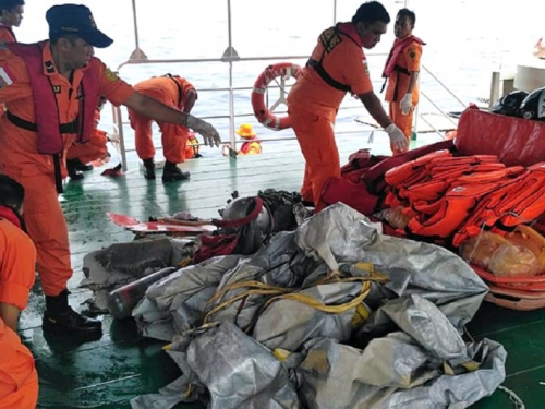 Indonezijski avion sa 188 ljudi pao u more