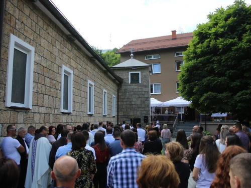 FOTO: Vanjska proslava sv. Ante u Gračacu