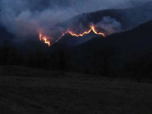 Požar u Donjoj Rami se širi, gase ga vatrogasci i mještani