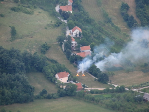 FOTO: Paljenjem svitnjaka Rama dočekuje sv. Ivu