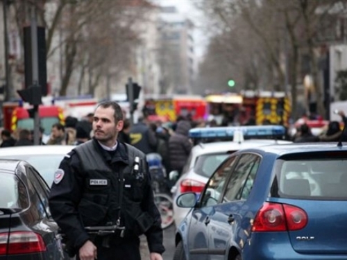 Pariz: Policija uhitila muškarca koji je nožem prijetio u metrou