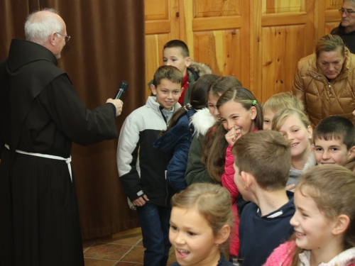 FOTO: Sv. Nikola i ove godine razveselio djecu u župi Rama Šćit