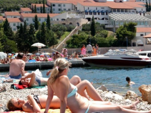 Neum zbog problema s granicom RH poziva turiste iz Srbije da ljetuju u toj općini