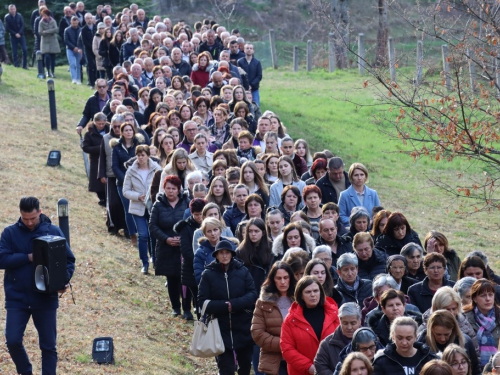 FOTO: Put križa kroz fratarski gaj na Šćitu