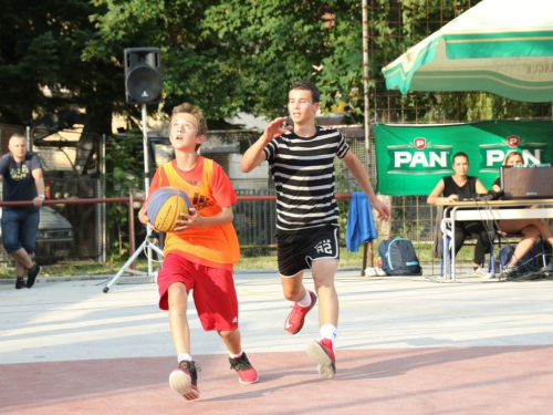 FOTO: Ekipa ''ALF Market'' osvojila Streetball za juniore