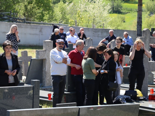 FOTO/VIDEO: Biskup Pero Sudar na Proslapu blagoslovio Spomen ploče