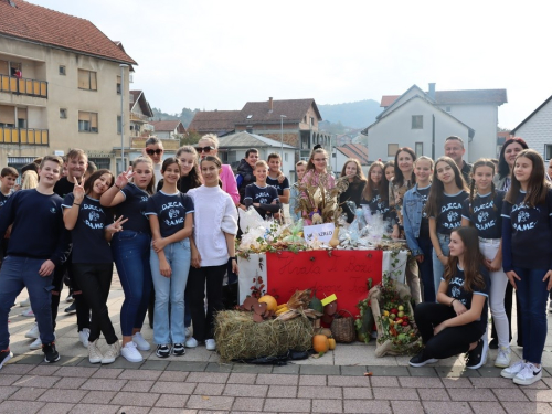 FOTO: Dani kruha u OŠ Marka Marulića Prozor