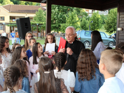 FOTO: U Prozoru održan dječji festival 'Djeca pjevaju Isusu'