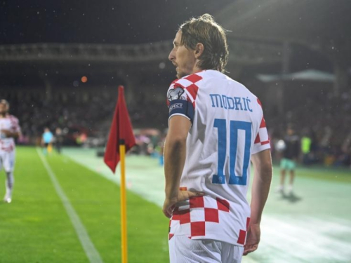 Veliki Modrić: Donirao potpisani dres za liječenje bh. građana