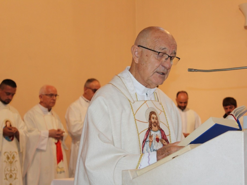 FOTO: Obljetnica posvete crkve i Dan duhovnih zvanja župe Prozor