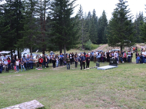 FOTO/VIDEO: Na Vranu služena sv. misa za poginule duvandžije