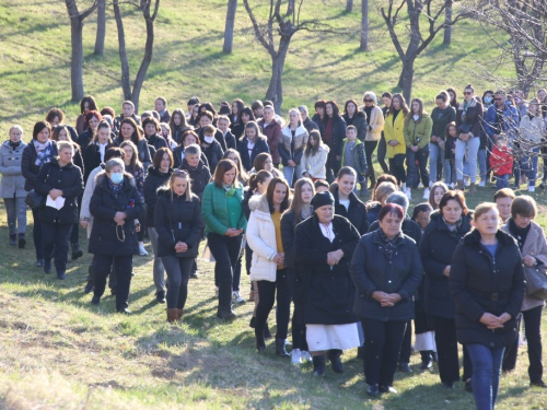 FOTO: Put križa kroz fratarski gaj na Šćitu