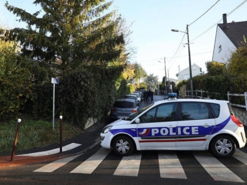 Preminuo policajac ozlijeđen u terorističkom napadu u Francuskoj