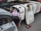 Na bh. granici pronašli migrante u rezervoaru kamiona