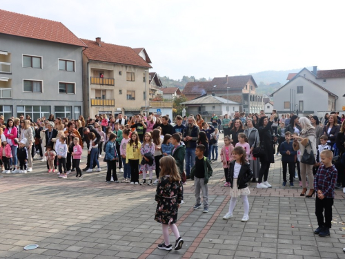 FOTO: Dani kruha u OŠ Marka Marulića Prozor