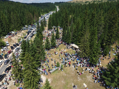 FOTO/VIDEO: Tisuće vjernika na Kedžari proslavilo 'Divin dan'