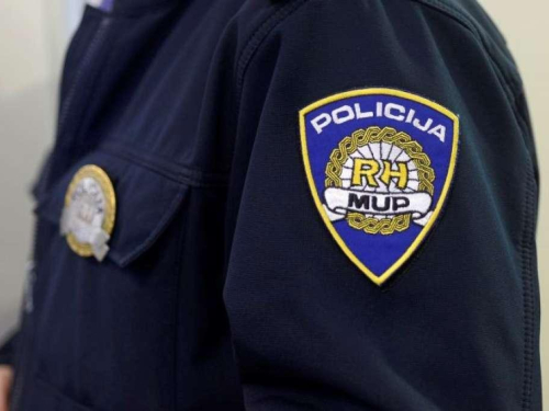 Državljanin BiH u Cavtatu kažnjen sa 700 eura zbog majice koju je nosio