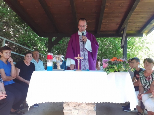 FOTO: 24. hodočašće na grob svećenika-mučenika fra Stjepana Barišića u župi Uzdol