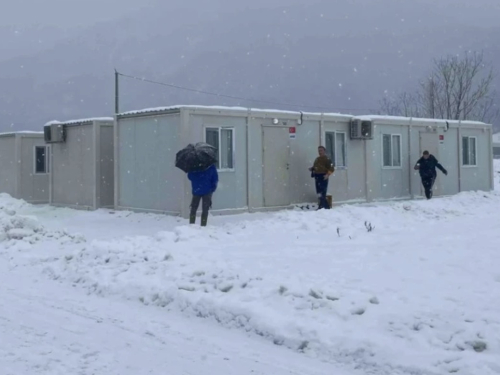 Nakon poplava problemi sa snijegom: Kontejneri u Jablanici prokišnjavaju