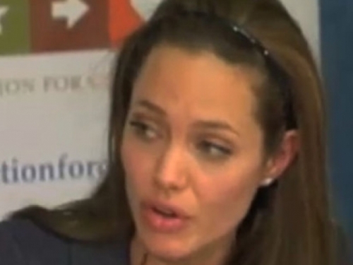 Žestoka svađa u srpskoj skupštini zbog Angeline Jolie