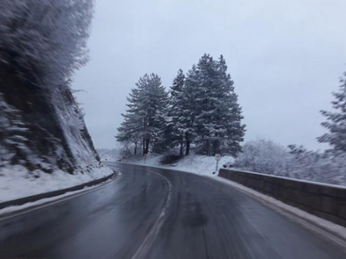 Zbog niskih temperatura moguća poledica na putevima