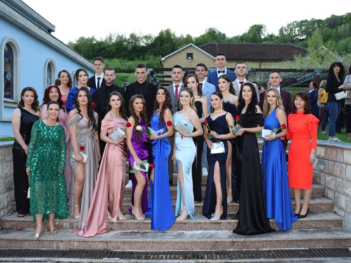 FOTO/VIDEO: Matura 2023. - Defile mladosti na ulicama Prozora
