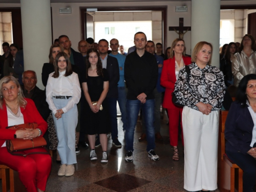 FOTO/VIDEO: Matura 2023. - Defile mladosti na ulicama Prozora