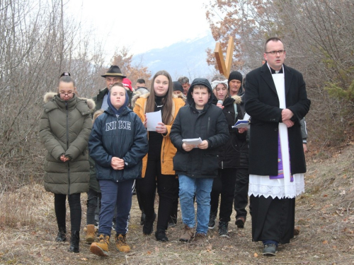 FOTO: Put križa u župi Uzdol