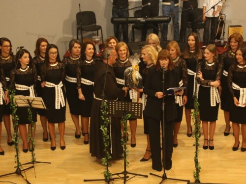 FOTO/VIDEO: Čuvarice održale 8. tradicionalni koncert u Prozoru