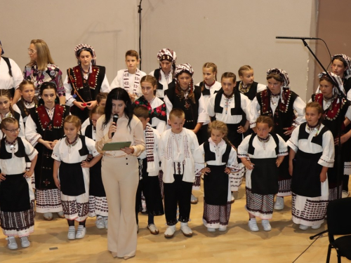 FOTO/VIDEO: Škola folklora u Prozoru koncertom predstavila svoj rad