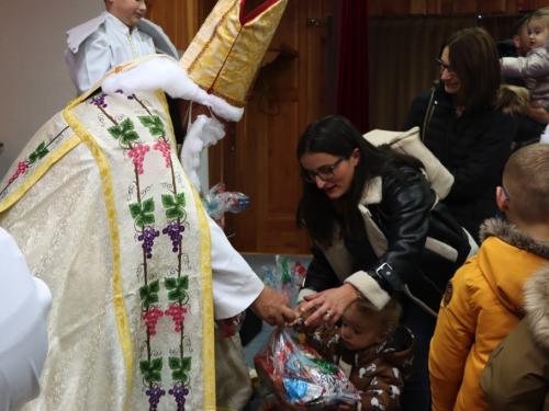 FOTO: Sv. Nikola i ove godine razveselio djecu u župi Rama-Šćit