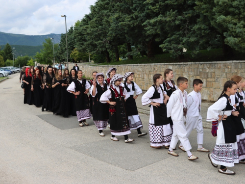 FOTO: Na Šćitu održana 5. kulturno-vjerska baština Hrvata BiH pod geslom ''Vratimo nadu zavičaju''