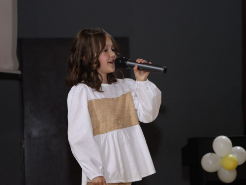 FOTO: Ines Markešić i Magdalena Zadro pobjednice dječjeg festivala ''Mala Rama 2024.''