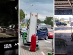 Rusi čekaju satima na pumpama, cijene ruše rekorde. Iza svega stoje Ukrajinci