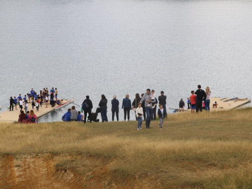 FOTO: Na Ramskom jezeru održana 8. veslačka regata