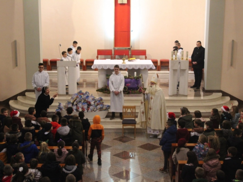 FOTO: Sv. Nikola posjetio župu Prozor