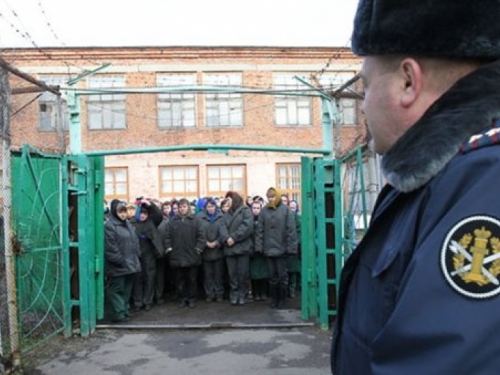 Rusija oslobađa nekoliko tisuća zatvorenika