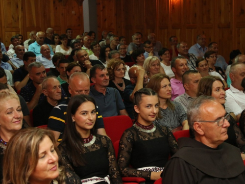 FOTO: Na Šćitu predstavljena knjiga Petra Lovrića ''Od Rame do Himalaye''