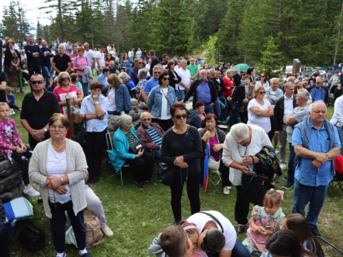 FOTO/VIDEO: Tisuće vjernika na Kedžari proslavilo 'Divin dan'