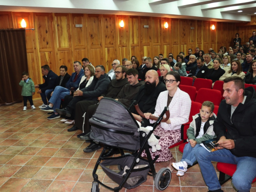 FOTO: Na Šćitu predstavljena knjiga ''Oluje u nama'' autora Ivana Tadića