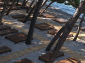 Makarska: Hotel okupirao plažu ležaljkama, građani nemaju gdje staviti ručnike