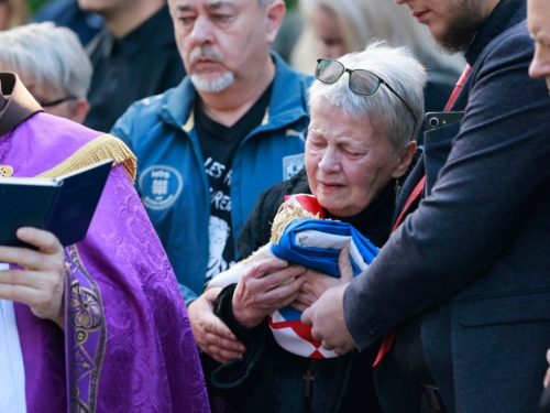 Tisuće ljudi u Vukovaru ispratile heroja Domovinskog rata Jean-Michela Nicoliera