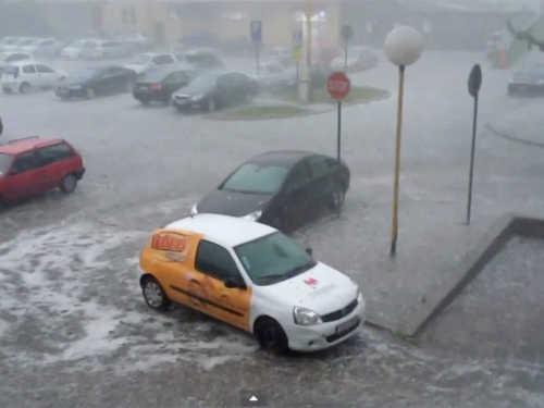 VIDEO: Nevrijeme potopilo Tuzlu