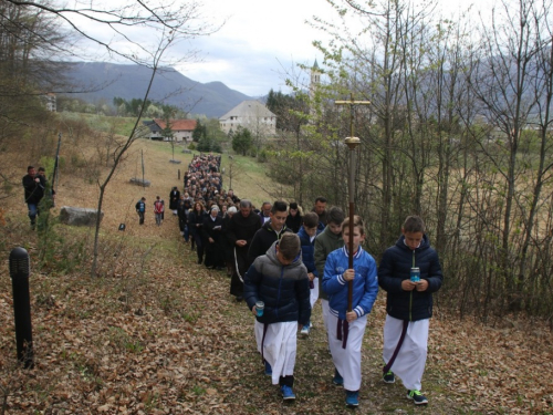 FOTO: Put križa kroz fratarski gaj na Šćitu