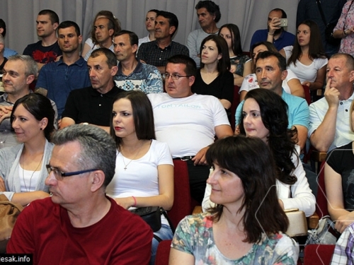 Premijeru filma 'Hajduk Mijat Tomić' u Mostaru svojim nastupom uveličale 'Čuvarice' iz Rame