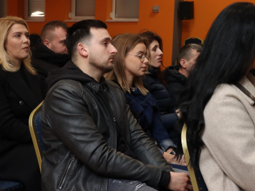 FOTO: Tečaj priprave za brak u župi Gračac